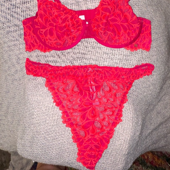 SavageXFenty 44D Bra & 3 X Thong Set. Elegant Pink Lace Lingerie Set - Picture 3 of 8